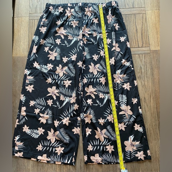 SHEIN Tropical Print Wide Leg Pants Plus Size - Picture 3 of 9